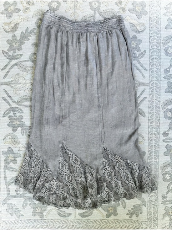 Apt. 9 Dresses & Skirts - Apt. 9 Gray Midi Skirt M Elastic Waist Boho Lace Hem Textured